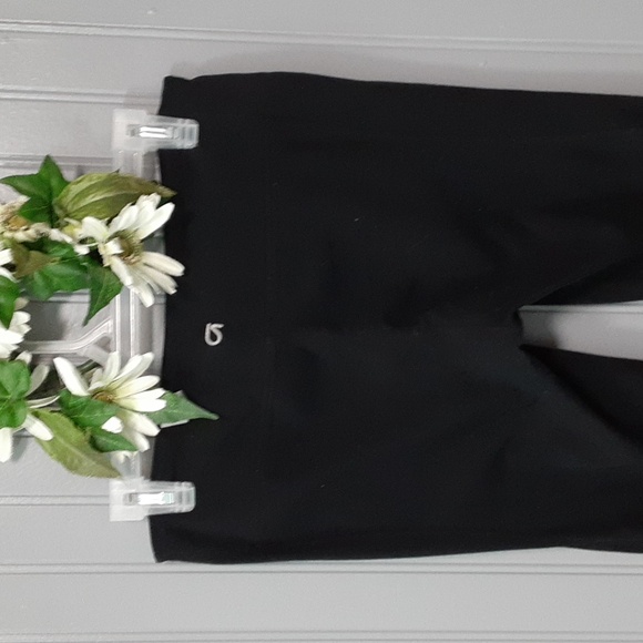 BOTH Gap Fit Capri Leggings - Picture 12 of 14